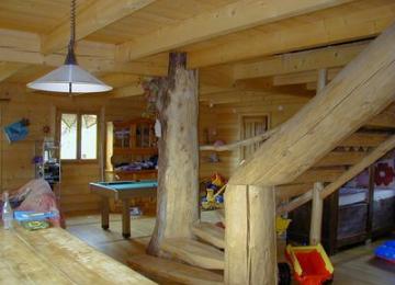 plafond à la française et escalier bois massif